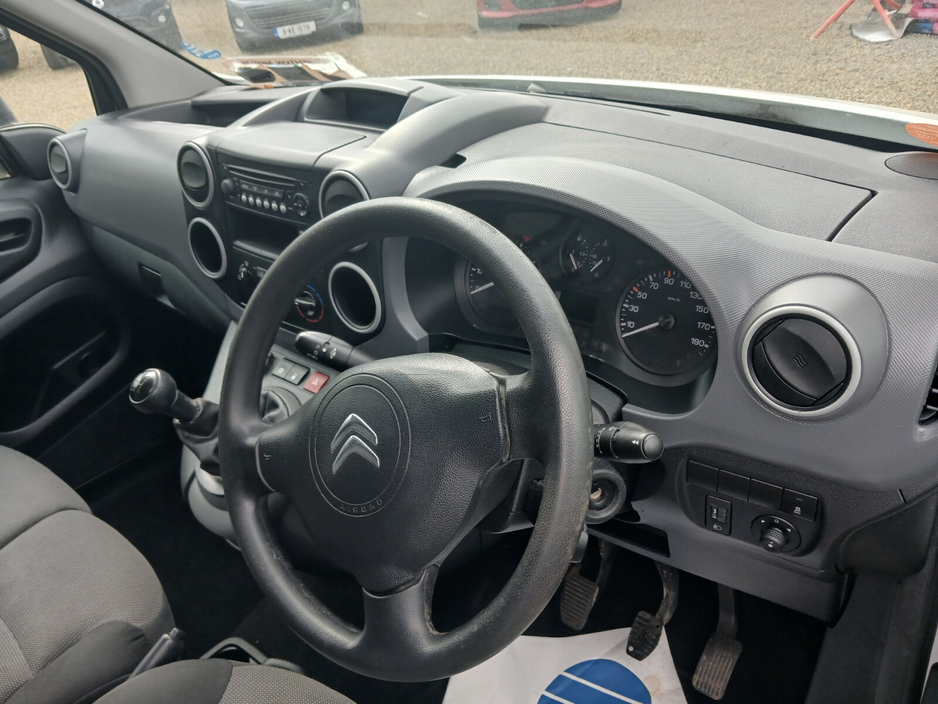 2018 Citroen Berlingo - image 3