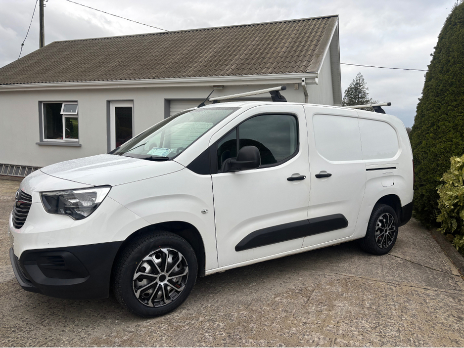 2021 Opel Combo - image 9