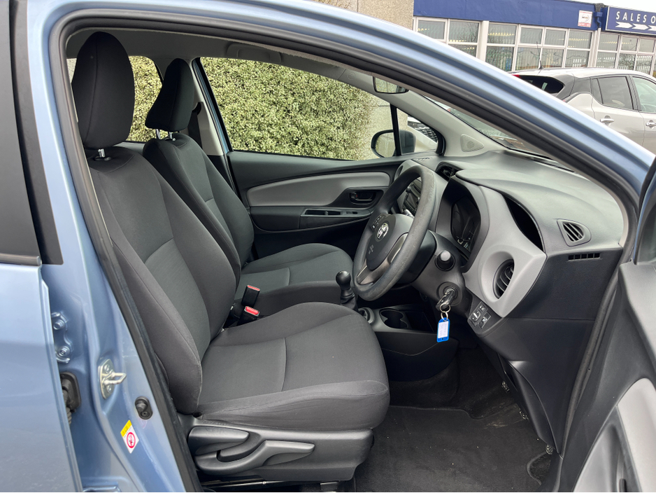 2015 Toyota Yaris TERRA 1.0 PETROL €8,950