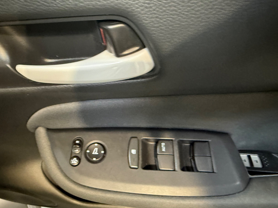 2020 Honda Fit - image 21