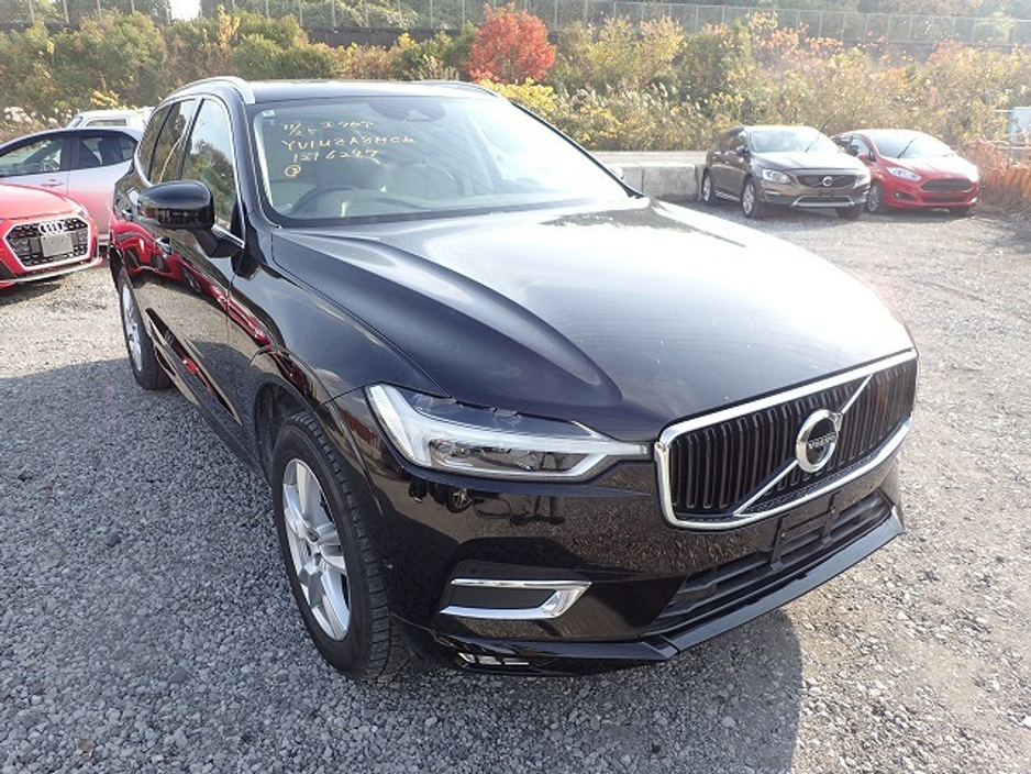 2018 Volvo XC60 - image 2