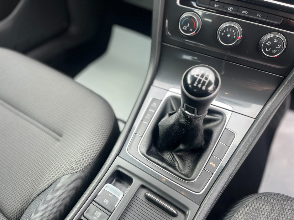 2017 Volkswagen Golf - image 17