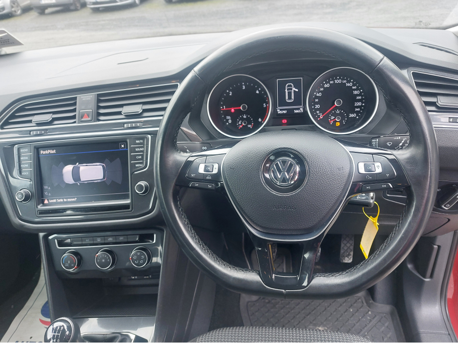 2018 Volkswagen Tiguan - image 2
