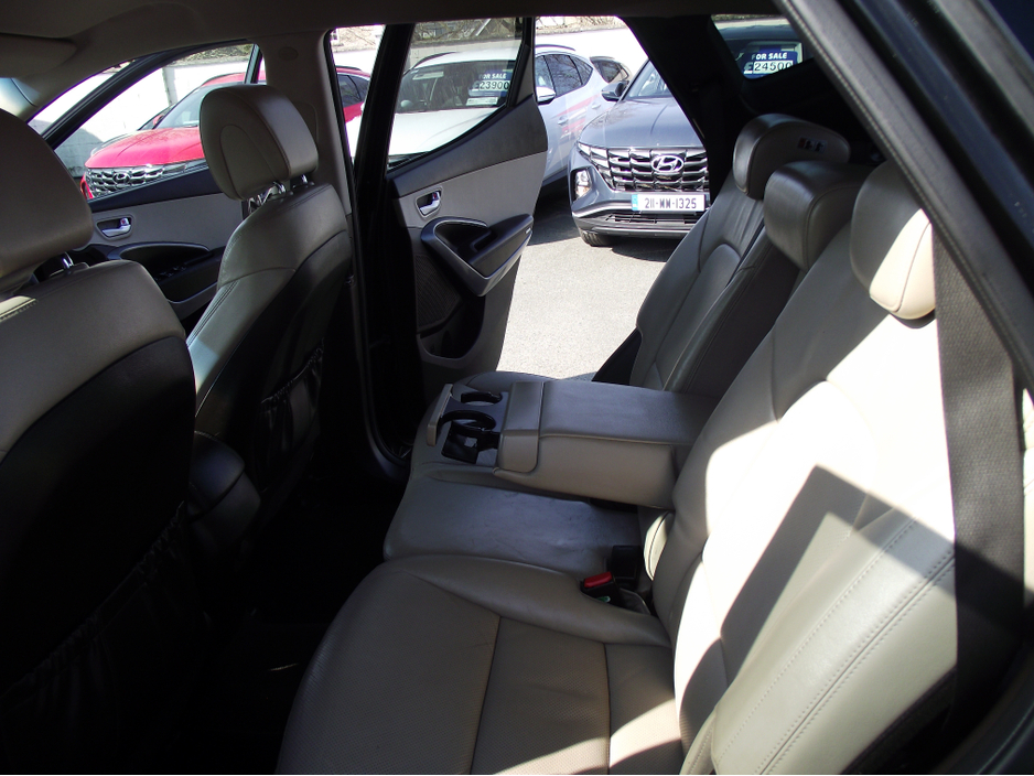 2017 Hyundai Santa Fe - image 16