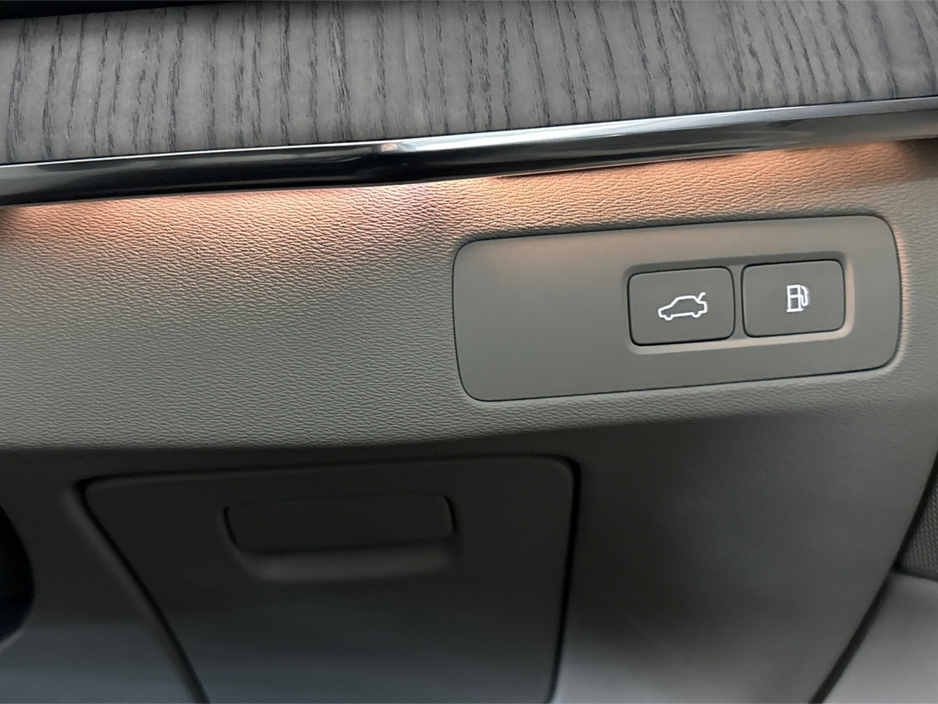 2023 Volvo XC90 T8 PHEV PLUS BRIGHT AWD 7 SEATER**PANORMAIC ROOF**HEATED CREAM LEATHER INTERIOR**MEMORY SEATS**HEATED MULTIFUNCTIONAL STEERING WHEEL**DIGITAL DASH**TOUCHSCREEN APPLE CARPLAY**HARMON KARDON SOUNDSYSTEM €61,995