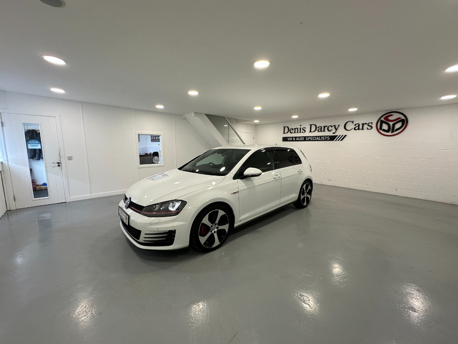 2014 Volkswagen Golf - image 9