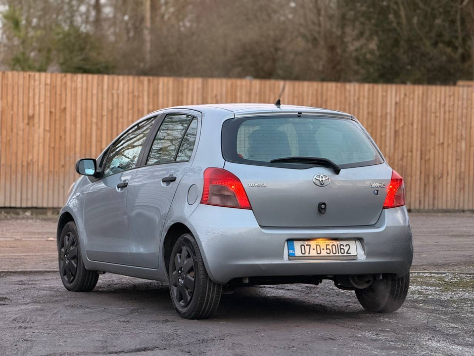 2007 Toyota Yaris - image 9