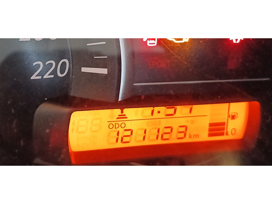 2016 Nissan Micra - image 10