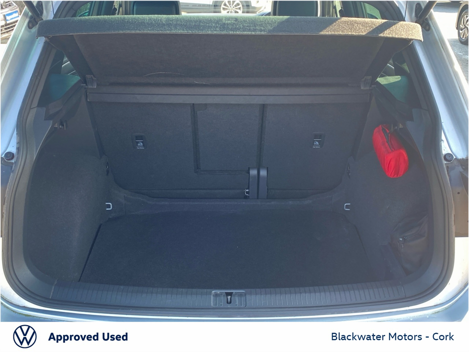 2022 Volkswagen Tiguan - image 10