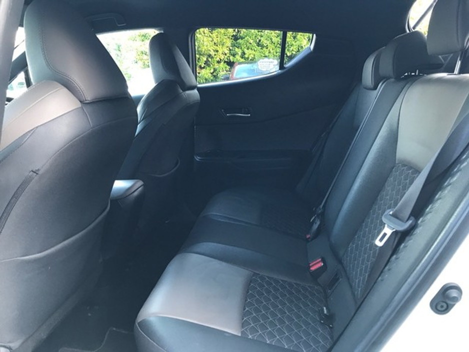 2022 Toyota C-HR - image 7