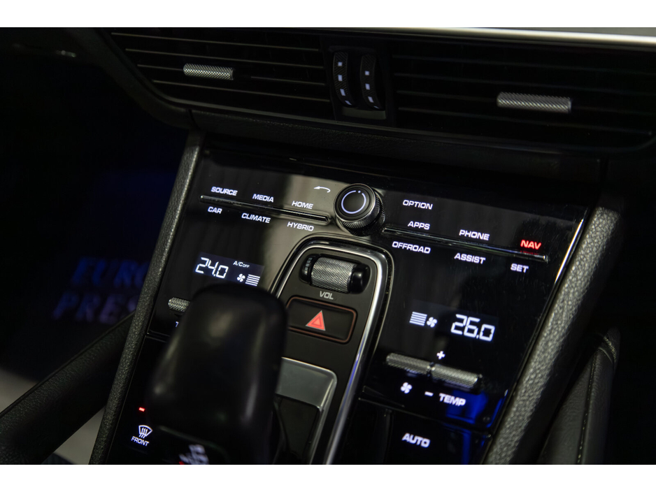 2020 Porsche Cayenne - image 28