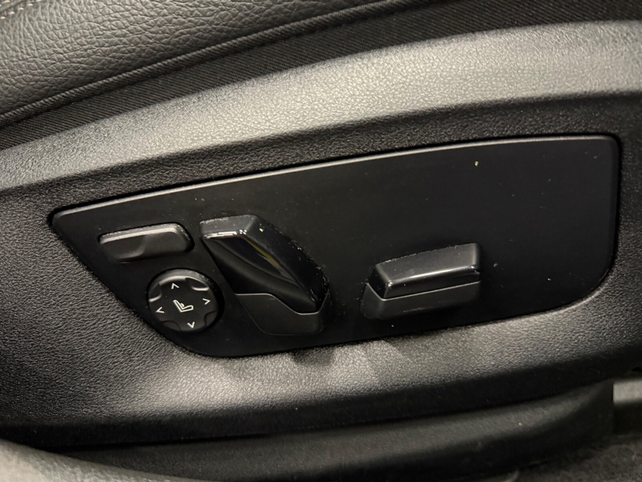 2022 BMW 5 Series - image 29