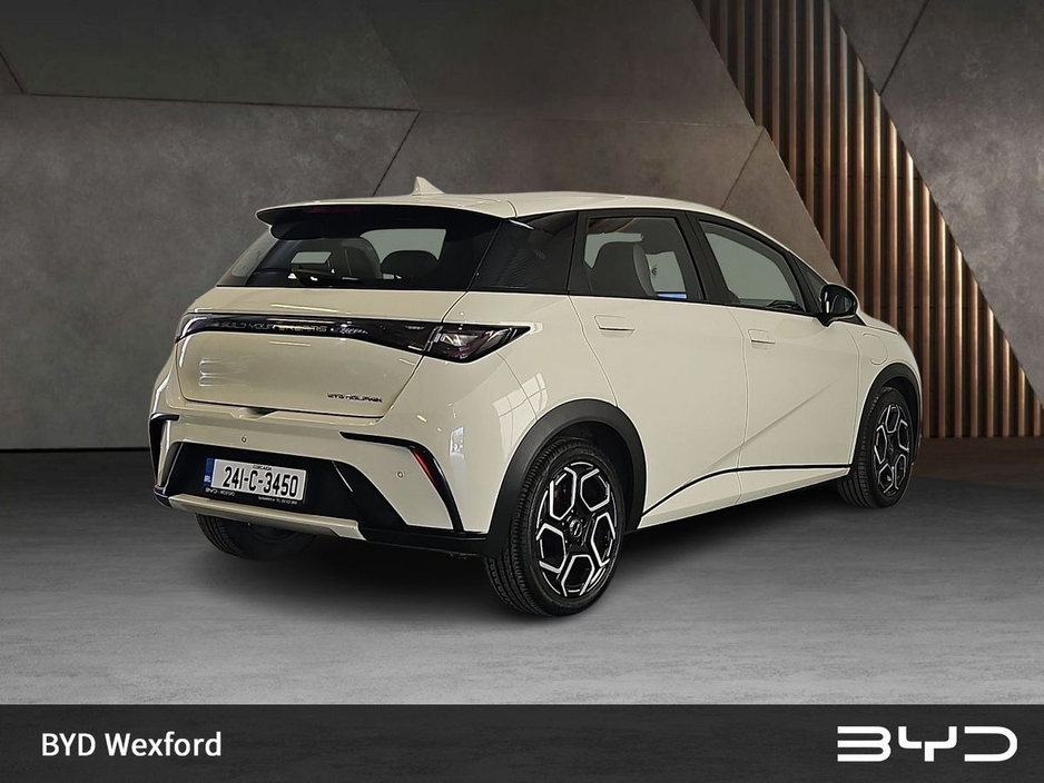 2024 BYD Dolphin - image 3