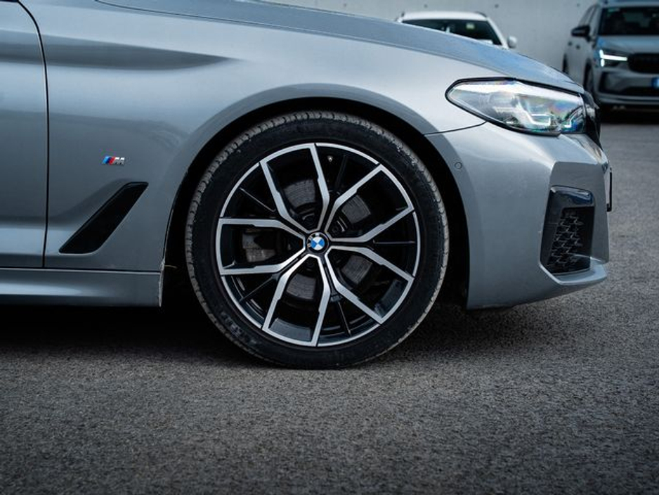 2023 BMW 5 Series - image 3