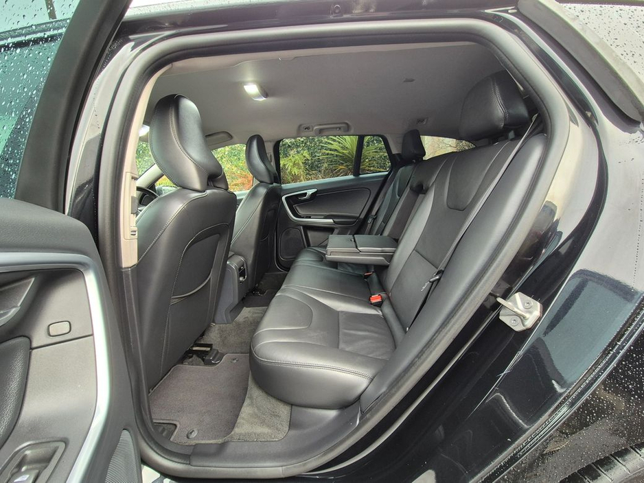 2015 Volvo V60 1.6 PETROL AUTO / LUX SPEC / LOW MILEAGE / TAX €400 (152 REG ) €12,950