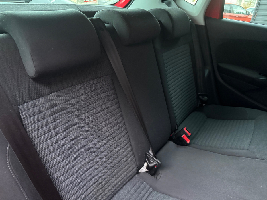 2013 Volkswagen Polo - image 14