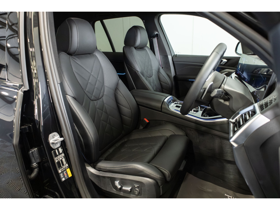 2025 BMW X5 - image 10