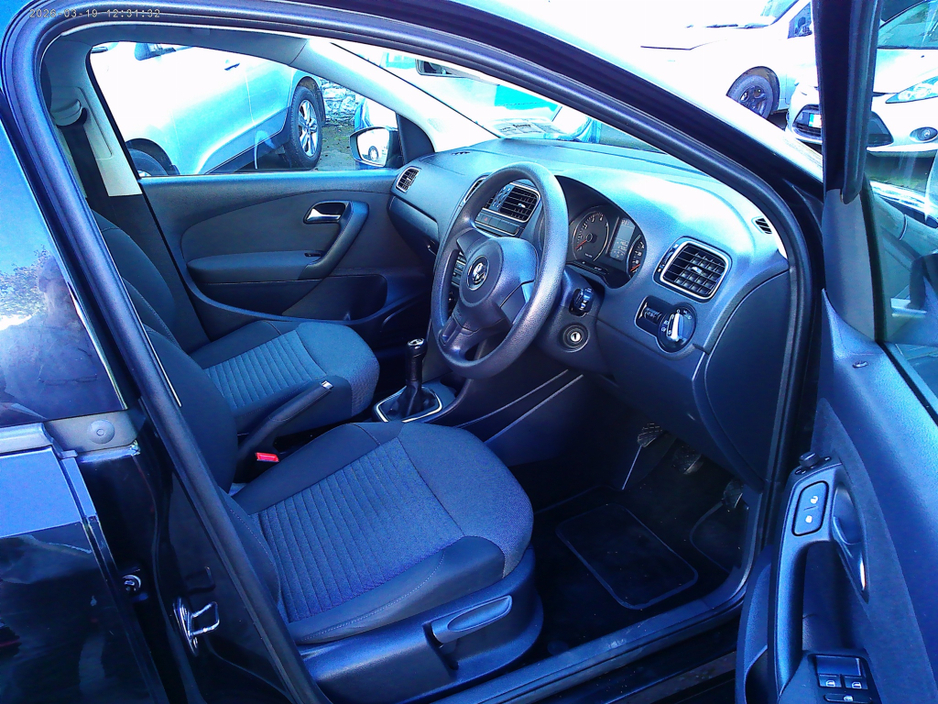 2012 Volkswagen Polo - image 9