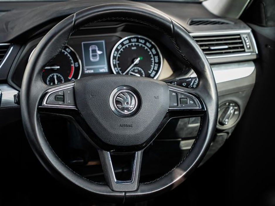 2020 Skoda Superb - image 7