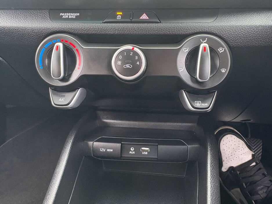 2017 Kia Stonic - image 13