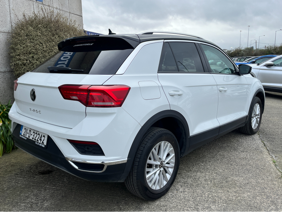 2021 Volkswagen T-Roc - image 4