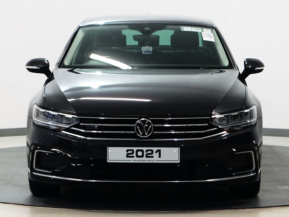 2021 Volkswagen Passat - image 8