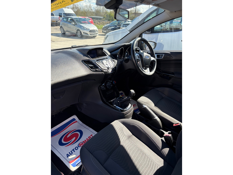 2016 Ford Fiesta - image 7