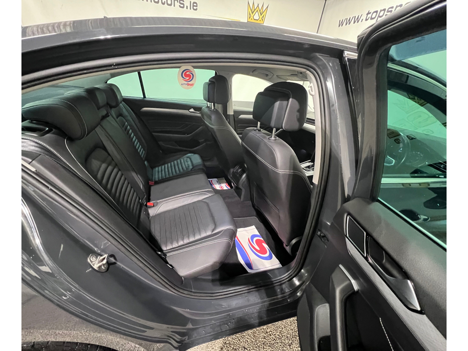 2020 Volkswagen Passat TDI SEL S-A 4DR AUTO €19,700