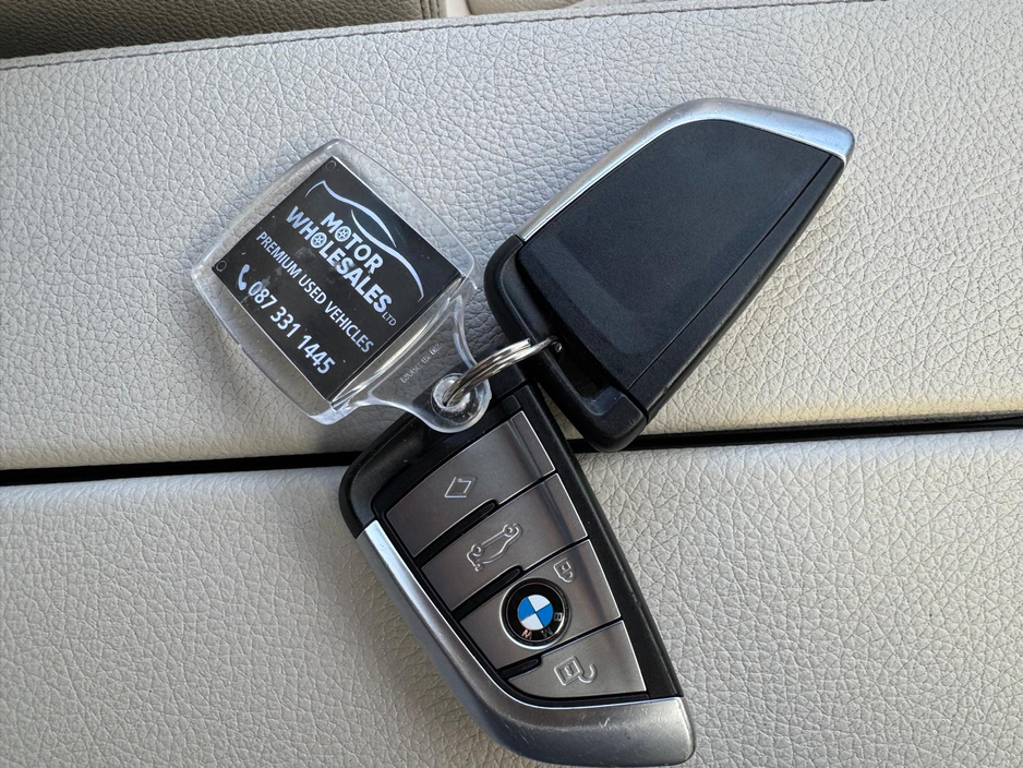 2023 BMW 5 Series - image 8