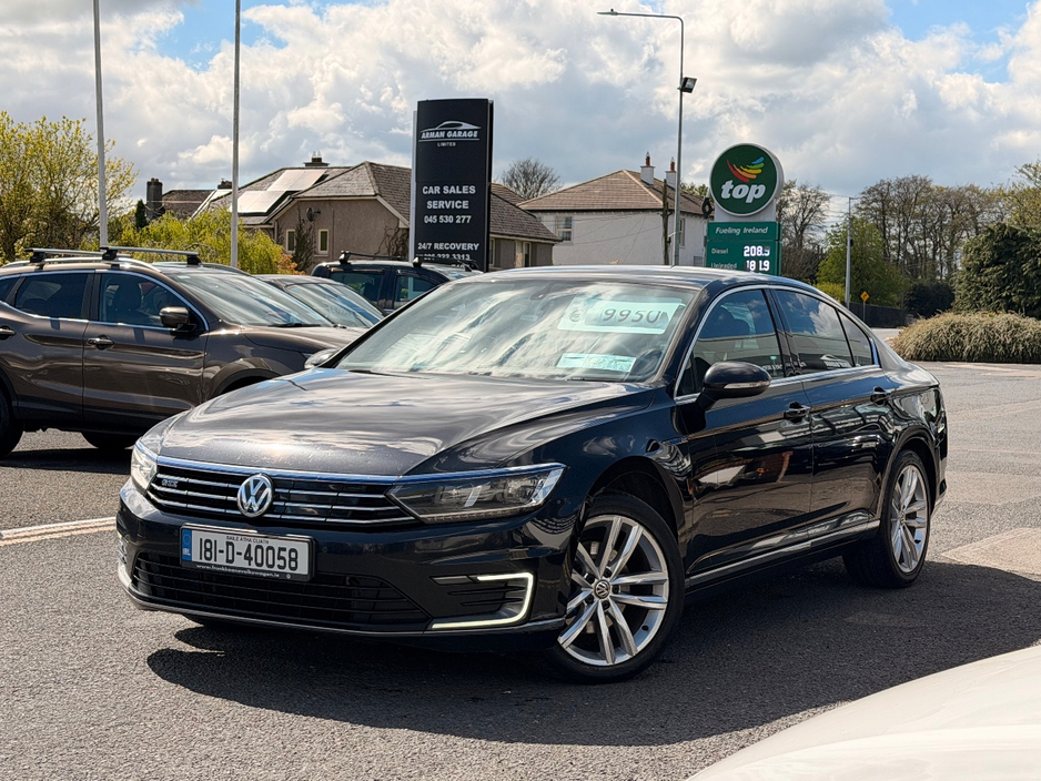 2018 Volkswagen Passat - image 2