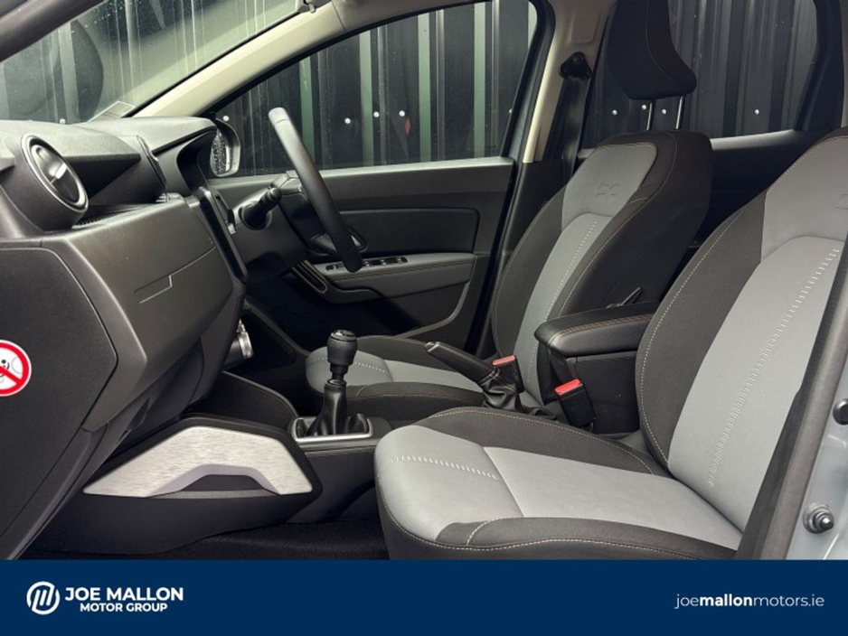 2023 Dacia Duster - image 8