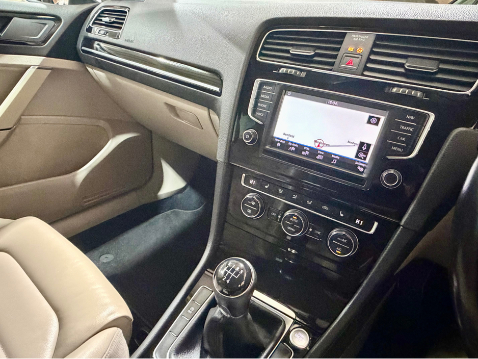 2017 Volkswagen Golf - image 11