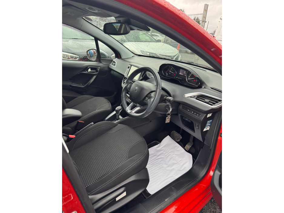 2016 Peugeot 208 1.2 Puretech 82 bhp Access 5dr €9,500