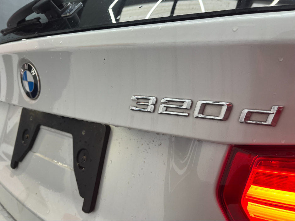 2019 BMW 3 Series - image 7