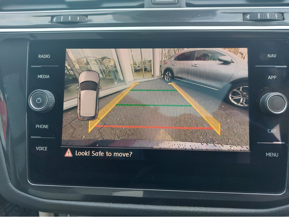 2018 Volkswagen Tiguan - image 19