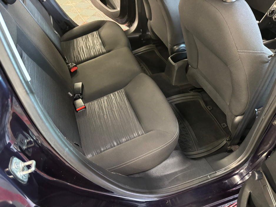 2016 Peugeot 208 - image 11