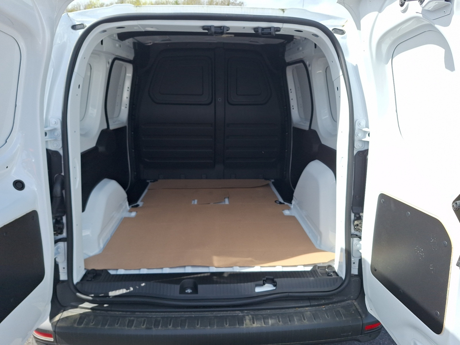 2025 Renault Kangoo - image 9