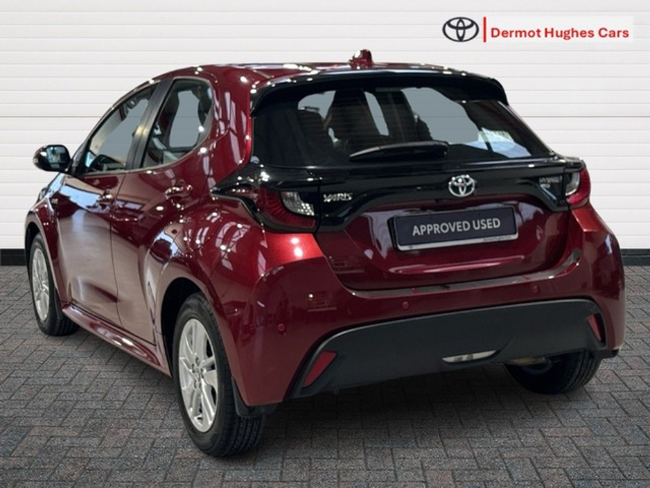 2021 Toyota Yaris - image 2