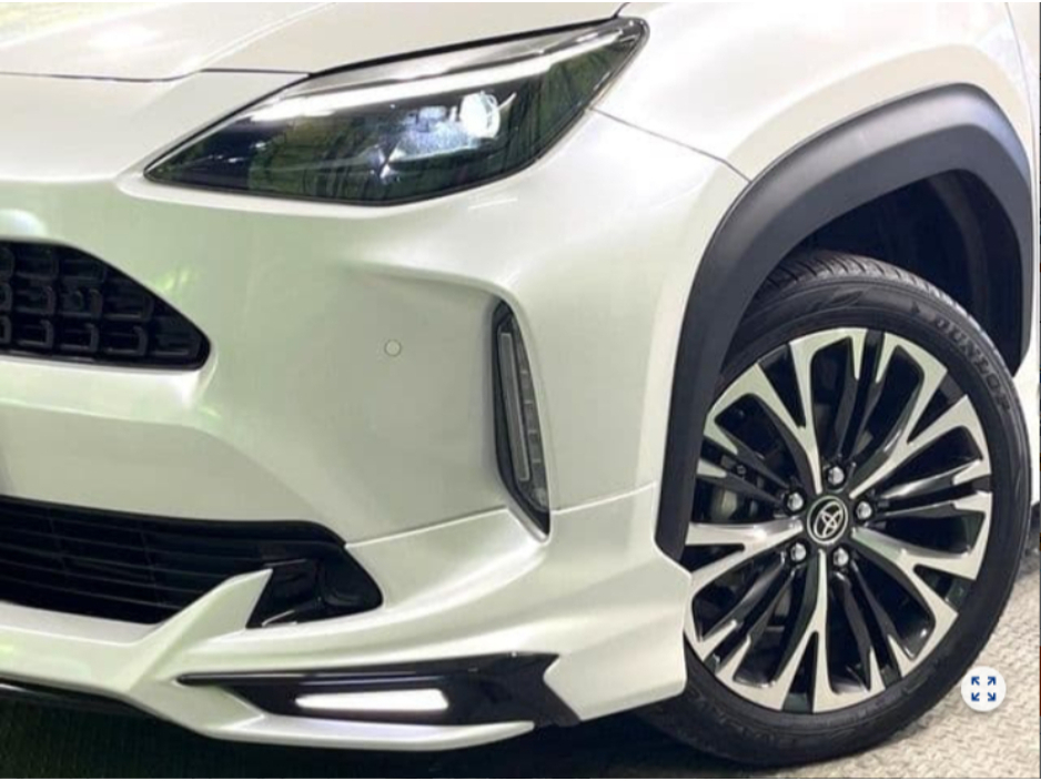 2023 Toyota Yaris Cross - image 7