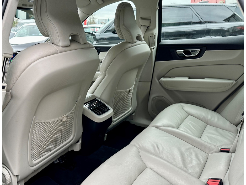 2022 Volvo XC60 - image 19
