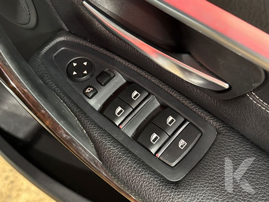 2016 BMW 3 Series - image 26