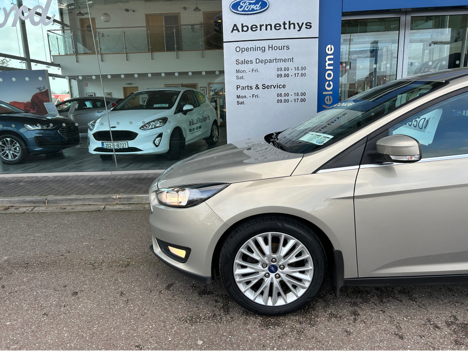 2017 Ford Focus - image 6