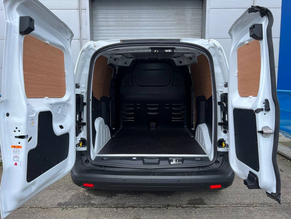 2025 Ford Transit - image 12