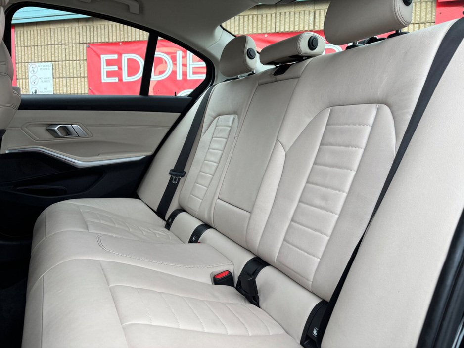 2019 BMW 3 Series - image 15