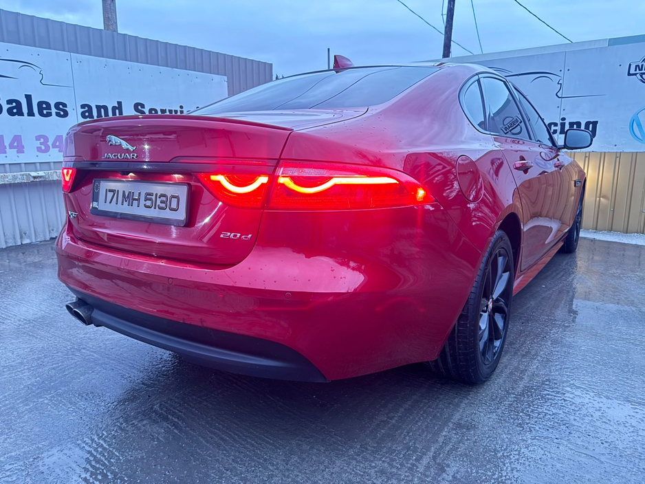 2017 Jaguar XF - image 28