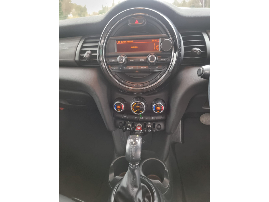 2014 MINI Hatch - image 15