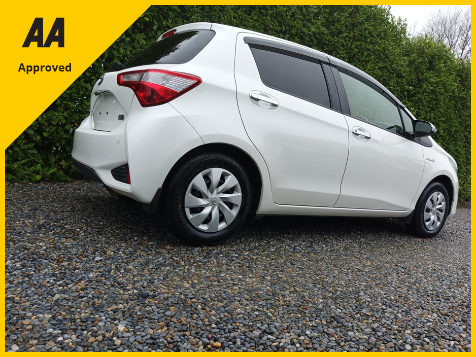 2019 Toyota Yaris 1.5 PETROL HYBRID AUTOMATIC ONLY 53,817kms JUST FULLY SERVICED INCLUDING 4 NEW TYRES 2 YEARS NCT 1 YEAR ROAD TAX HIGH SPEC CAR REVERSE CAMERA LARGE TOUCHSCREEN MULTIMEDIA SYSTEM PARKING SENSORS €17,949