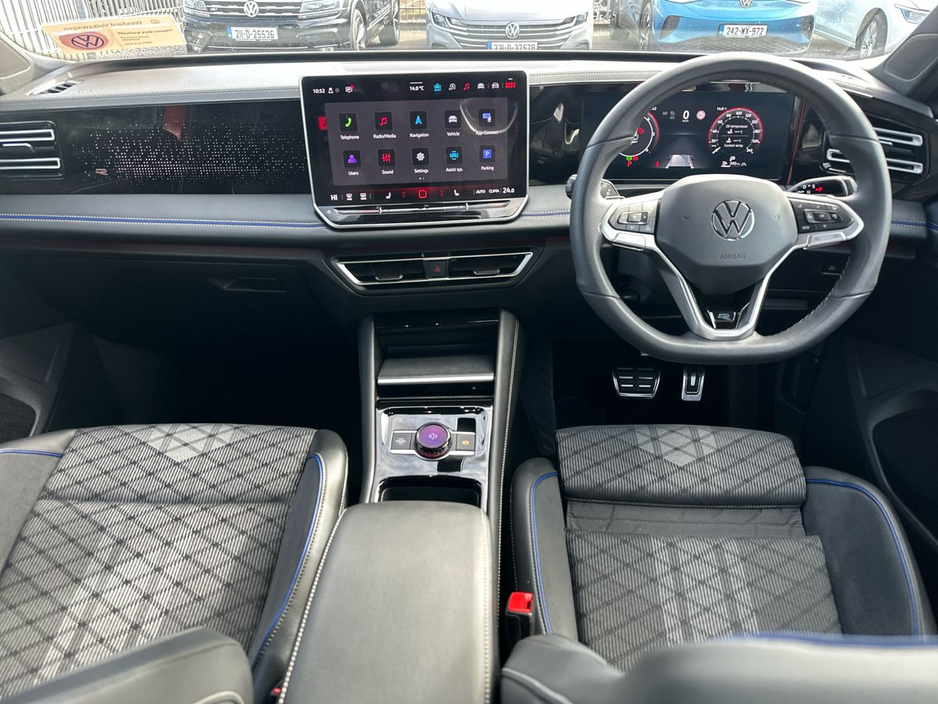 2025 Volkswagen Tiguan - image 8