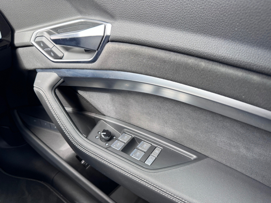 2022 Audi e-tron - image 13