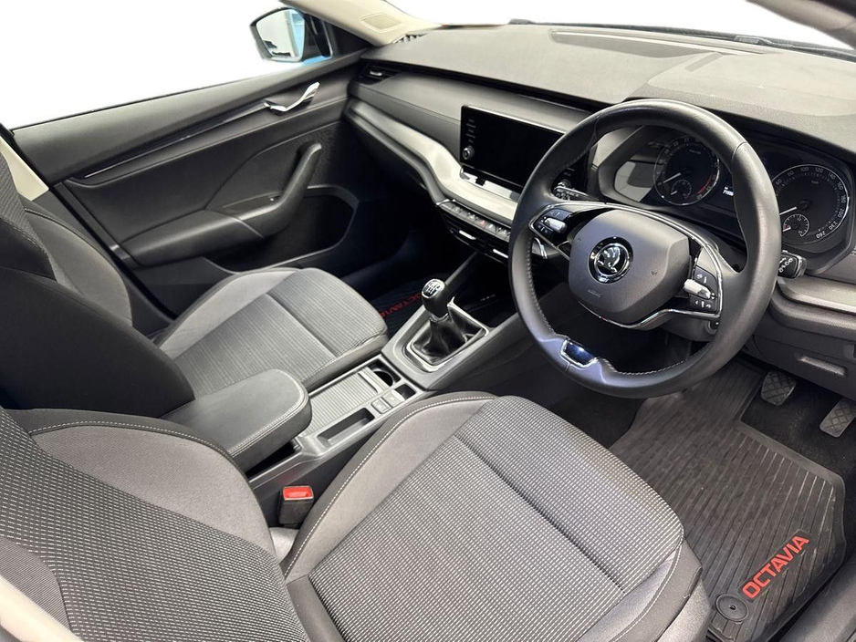 2023 Skoda Octavia - image 6